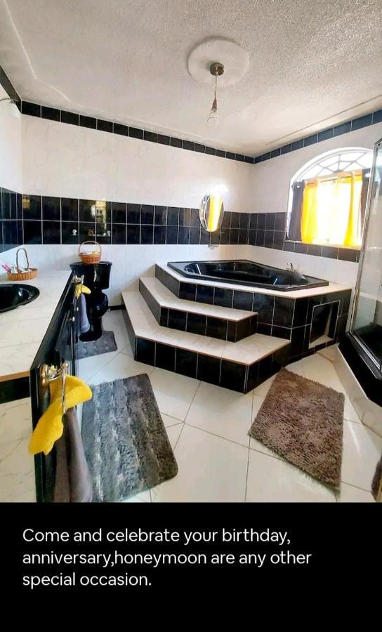 Cambridge Mi Casa Ur Casa With Pool And Beach Access Runaway Bay Εξωτερικό φωτογραφία