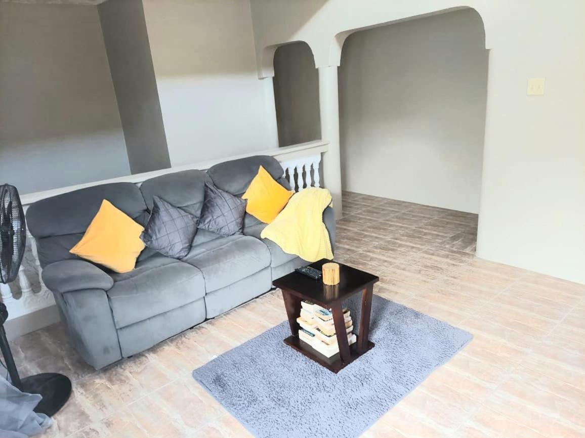 Cambridge Mi Casa Ur Casa With Pool And Beach Access Runaway Bay Εξωτερικό φωτογραφία