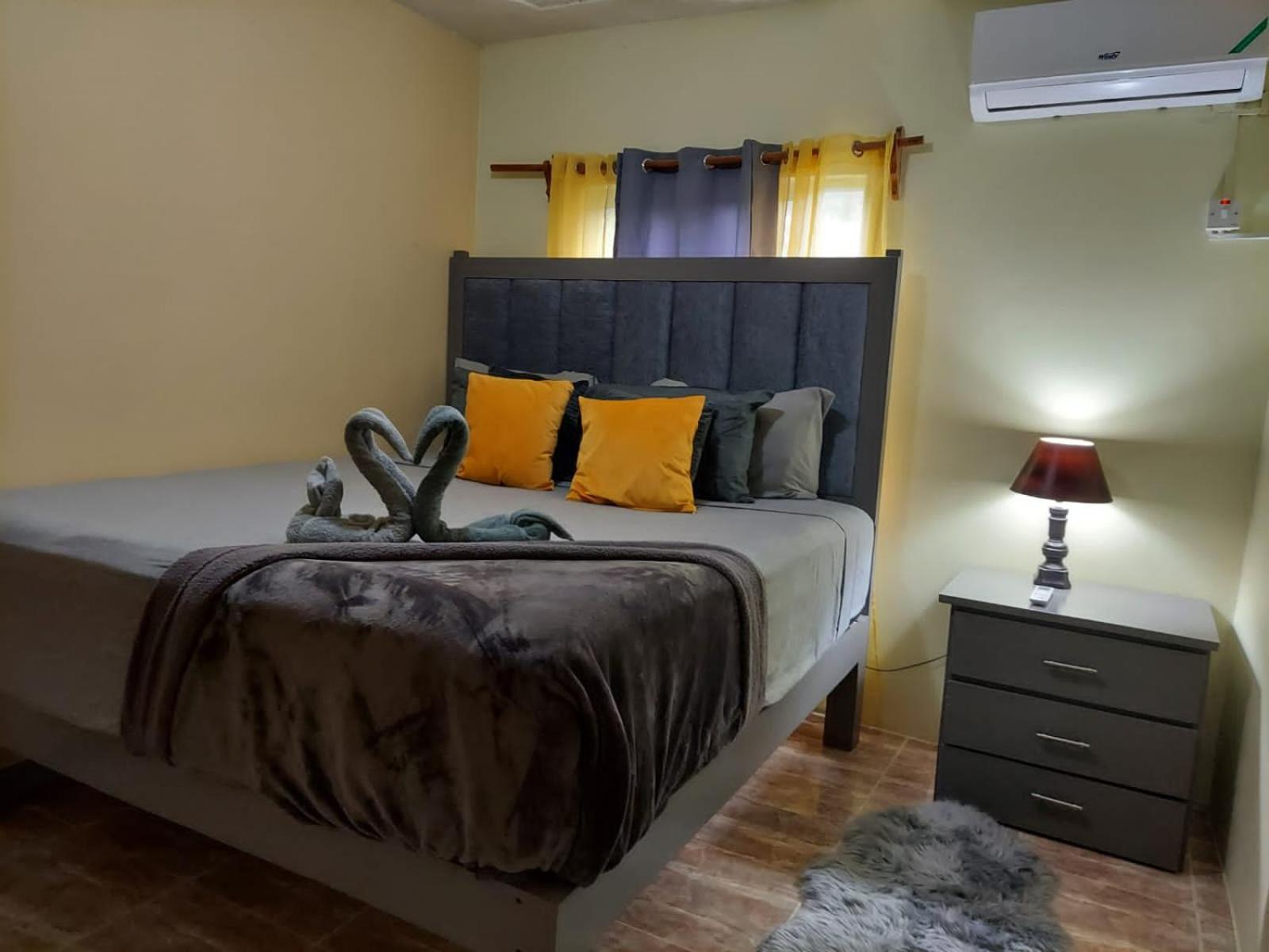 Cambridge Mi Casa Ur Casa With Pool And Beach Access Runaway Bay Εξωτερικό φωτογραφία