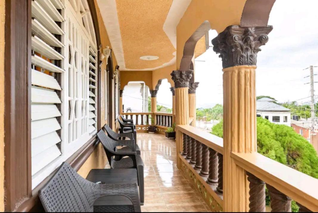 Cambridge Mi Casa Ur Casa With Pool And Beach Access Runaway Bay Εξωτερικό φωτογραφία